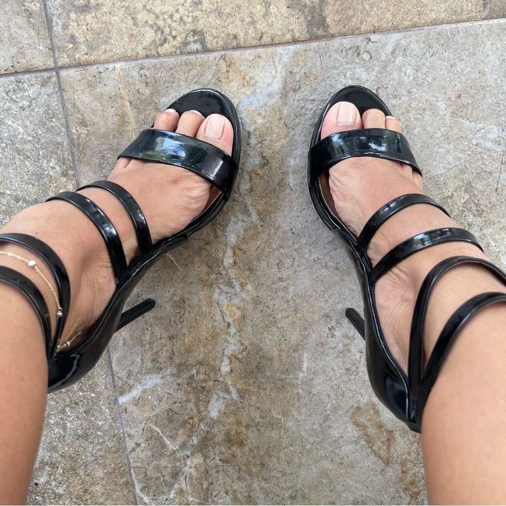 strap black sandals size 7